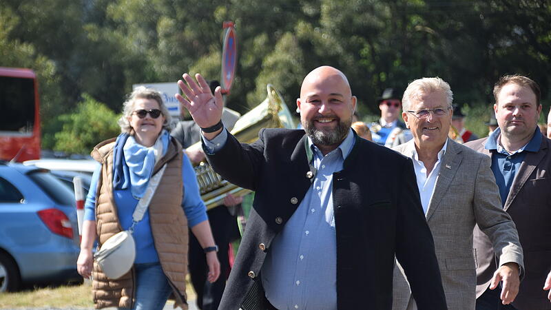 Gautrachtenfest Neukenroth - Trachtenumzug 2024Gautrachtenfest in Neukenroth: Trachtenumzug 2024 Gautrachtenfest Neukenroth - Trachtenumzug 2024Gautrachtenfest in Neukenroth: Trachtenumzug 2024
