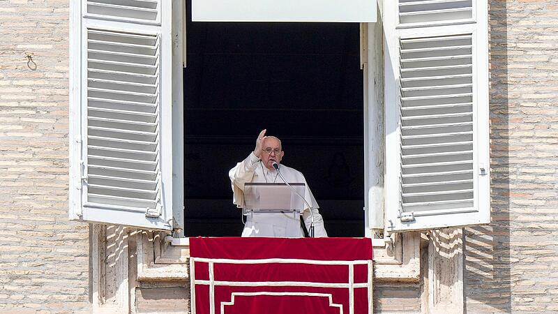 Papst Franziskus erteilte am Sonntag  seinen Segen w&auml;hrend des Angelus-Mittagsgebetes.