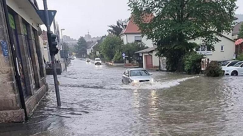 Bei Starkregen hat der Leuchsenbach am 1. Juni die Innenstadt überflutet.