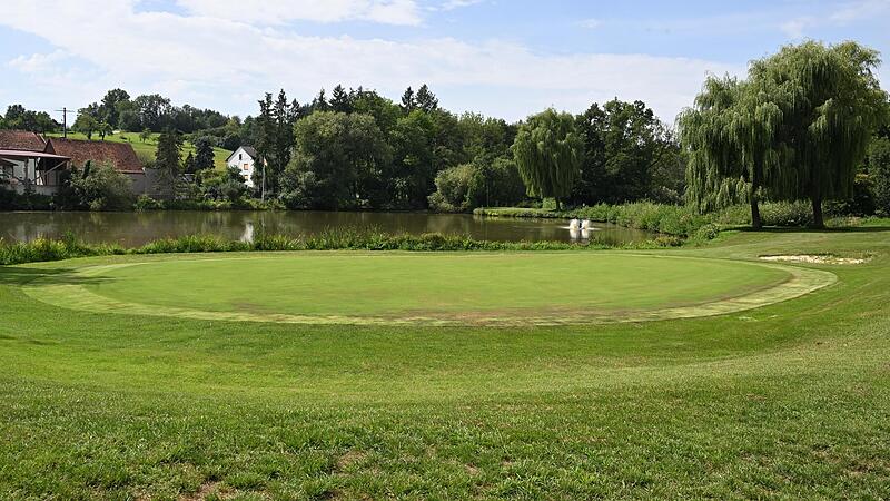 Seit mehr als einem Jahr geschlossen: der Golfplatz und das Golfhotel in Reichmannsdorf.