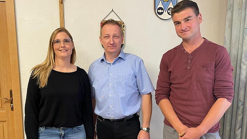 Das neue Bürgermeister-Trio von Breitbrunn mit Zweiter Bürgermeisterin Dunja Virnekäs, Bürgermeister Andreas Fösel und Drittem Bürgermeister Stefan Greul (v. l.). In der konstituierenden Sitzung des Gemeinderats waren die beiden Stellvertreter bes... Das neue Bürgermeister-Trio von Breitbrunn mit Zweiter Bürgermeisterin Dunja Virnekäs, Bürgermeister Andreas Fösel und Drittem Bürgermeister Stefan Greul (v. l.). In der konstituierenden Sitzung des Gemeinderats waren die beiden Stellvertreter bes...