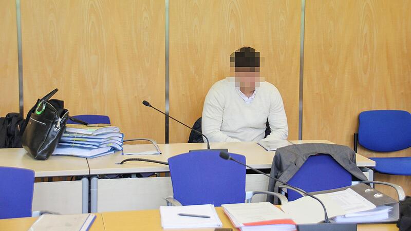 Prozessauftakt in Coburg: Der heute 22-jährige Joni A. ist einer von zwei Angeklagten. Ihm wird „gemeinschaftliche schwere Körperverletzung“ vorgeworfen. Prozessauftakt in Coburg: Der heute 22-jährige Joni A. ist einer von zwei Angeklagten. Ihm wird „gemeinschaftliche schwere Körperverletzung“ vorgeworfen.