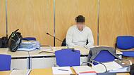 Prozessauftakt in Coburg: Der heute 22-jährige Joni A. ist einer von zwei Angeklagten. Ihm wird „gemeinschaftliche schwere Körperverletzung“ vorgeworfen.