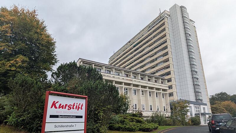 Das markante Kurstift pr&auml;gt seit 55 Jahren das Stadtbild von Bad Br&uuml;ckenau.