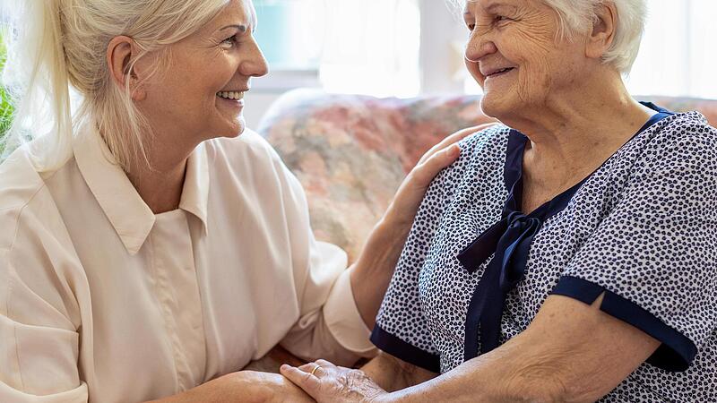 Eine Pflegekraft, die mit im Haus wohnt, kann eine gro&szlig;e Entlastung sein.