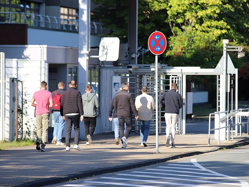 VW-Betriebsversammlungen zu Plänen für weitere Sparmaßnahmen VW-Betriebsversammlungen zu Plänen für weitere Sparmaßnahmen
