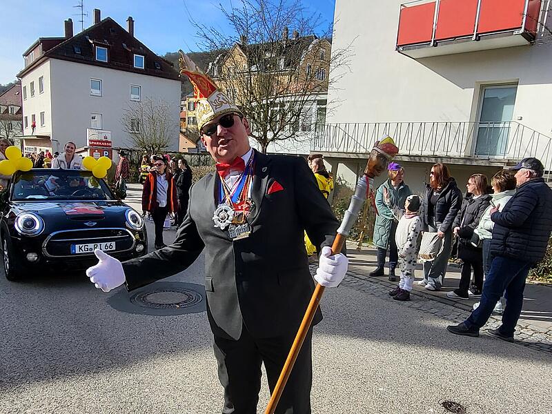 Viel los war am Faschingsdienstag, 4. März 2025, beim Faschingszug in Bad Brückenau.