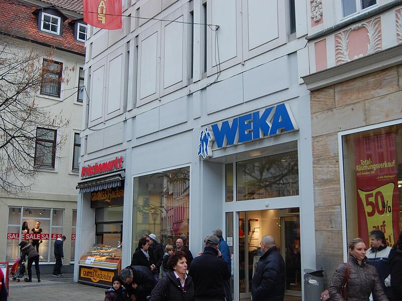 Bis Ende 2009 befand sich in der Spitalgasse 12-14 in Coburg das Weka-Kaufhaus. Bis Ende 2009 befand sich in der Spitalgasse 12-14 in Coburg das Weka-Kaufhaus.