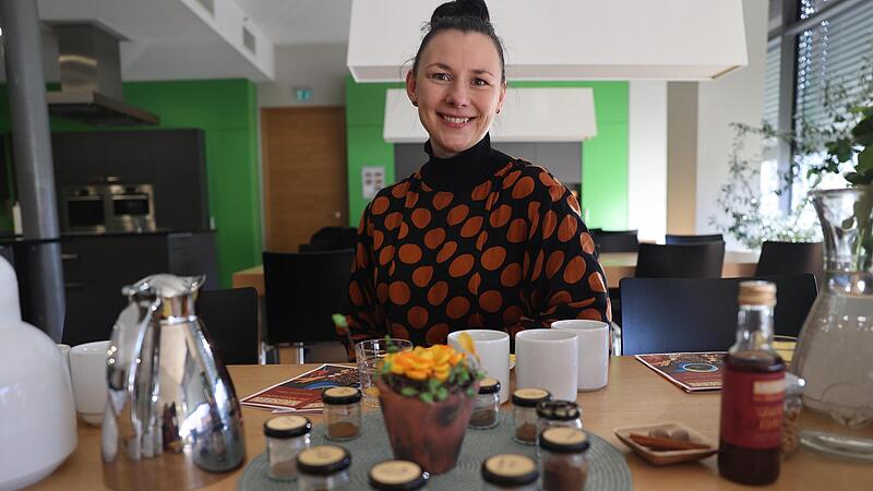 Natalia Sch&ouml;ttner sorgte beim Workshop &bdquo;Spice up your coffee&rdquo; f&uuml;r ein Geschmackserlebnis der besonderen Art: Sie w&uuml;rzte Kaffee mit erlesenen Gew&uuml;rzen und sorgte f&uuml;r so manchen Aha-Effekt.
