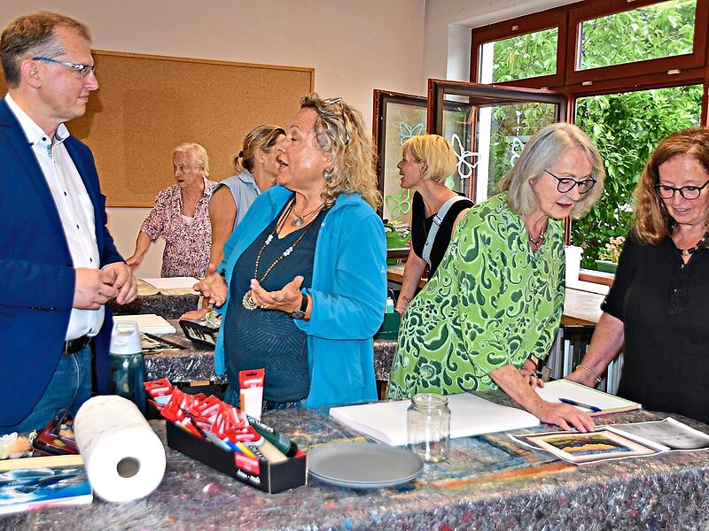 OB Ralf Hartnack, Teilnehmerin Uta Joschko, Jutta Lange und Kursleiterin Rita Oppold im Gespr&auml;ch.Uschi Prawitz