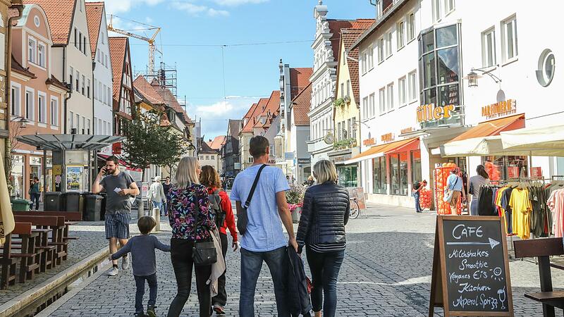 Weniger Bummeln in der Hauptstraße? Das Einkaufsverhalten in Forchheim habe sich spürbar verändert, beobachtet Buchhändler Manfred Schade.Forchheim & Fränkische Schweiz