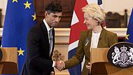 Der britische Premier Rishi Sunak trieb den Deal mit der EU in der Nordirlandfrage voran: Sunak mit Kommissionspräsidentin Ursula von der Leyen nach der Konferenz zum „Windsor Framework“.