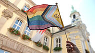 Im August soll zum ersten Mal der Christopher Street Day (CSD) in Kulmbach stattfinden. Die Planungen dafür laufen auf Hochtouren. Im August soll zum ersten Mal der Christopher Street Day (CSD) in Kulmbach stattfinden. Die Planungen dafür laufen auf Hochtouren.