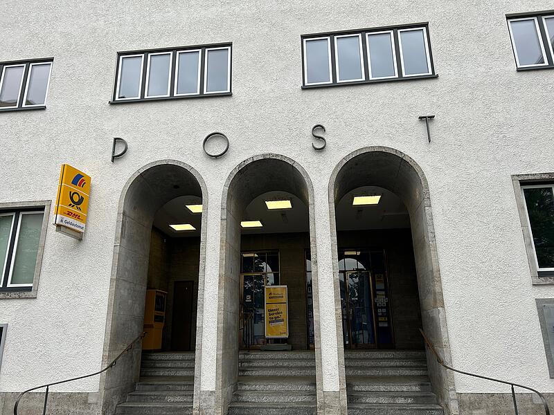 Post in Coburg Das ehemalige Hauptpostamt gilt als bedeutendstes Bauwerk der Neuen Sachlichkeit in Coburg. Errichtet wurde es 1929 bis 1931 von der damaligen Reichspostdirektion.