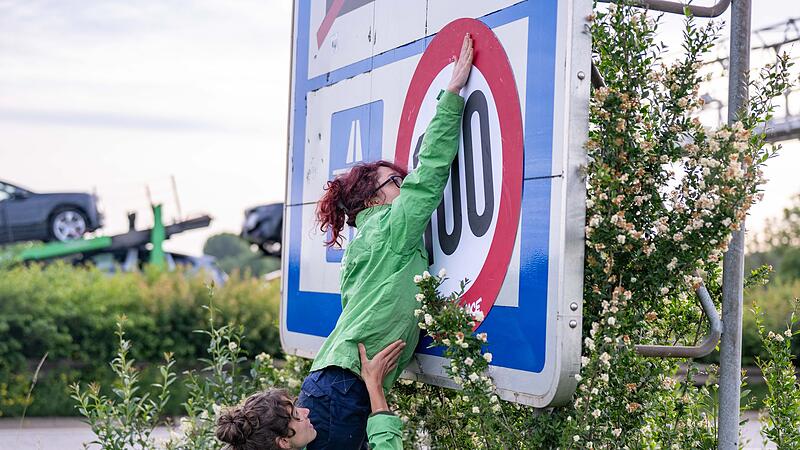 Greenpeace-Aktion für Tempolimit auf Autobahnen Greenpeace-Aktion für Tempolimit auf Autobahnen