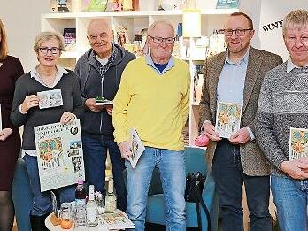 Das gesamte Autorenteam des „Stadtschreibers Herzogenaurach“ nahm an der Buchvorstellung teil.