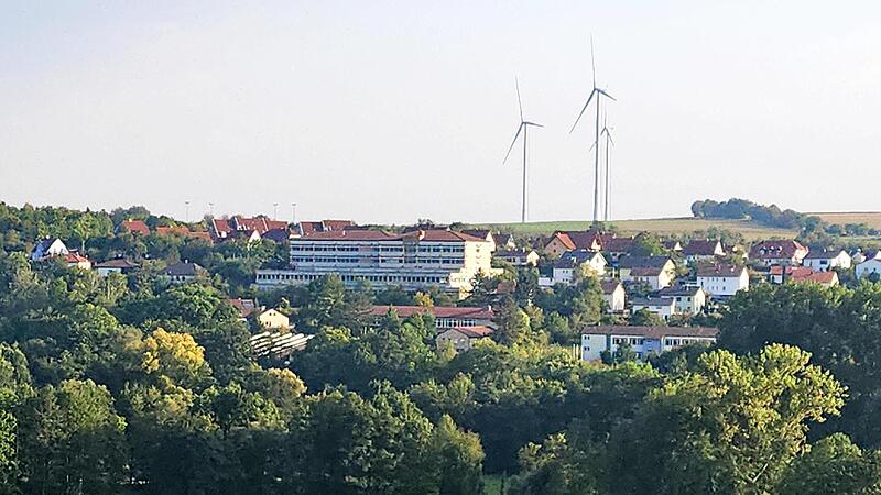 Ehemaliges BBZ, Schule und Musikschule könnten mit einer Heizung beheizt werden. Eine Studie untersucht genaueres. Ehemaliges BBZ, Schule und Musikschule könnten mit einer Heizung beheizt werden. Eine Studie untersucht genaueres.