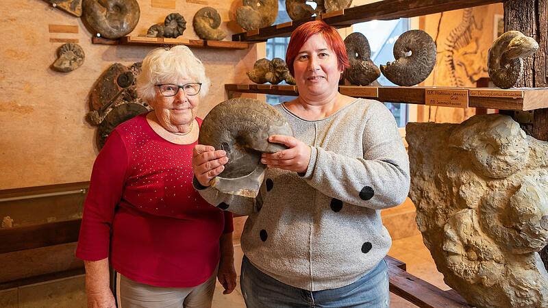 Barbara und Karolina Kleindienst betreiben in privater Hand das Trias-Museum in Kleinochsenfurt (Lkr. W&uuml;rzburg).