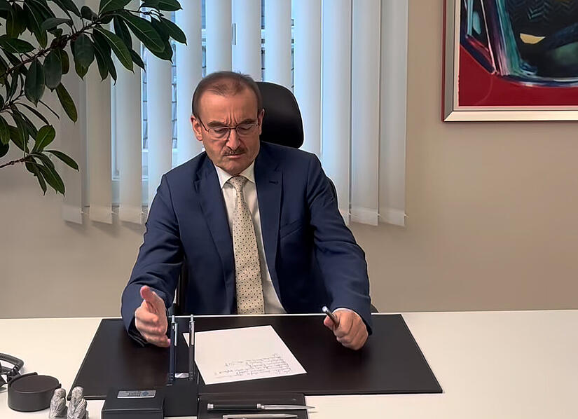 Szene aus einem besonderen Video: Hans-Herbert Hartan verfasst einen Dankesbrief an die Junge Union – und der hat es in sich.