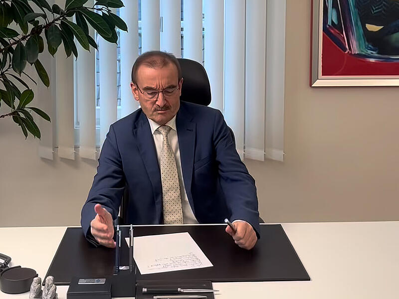 Szene aus einem besonderen Video: Hans-Herbert Hartan verfasst einen Dankesbrief an die Junge Union – und der hat es in sich.