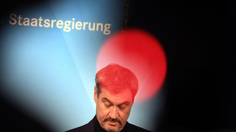 Kabinettssitzung mit Schwerpunkt Asyl- und Wirtschaftspolitik Kabinettssitzung mit Schwerpunkt Asyl- und Wirtschaftspolitik