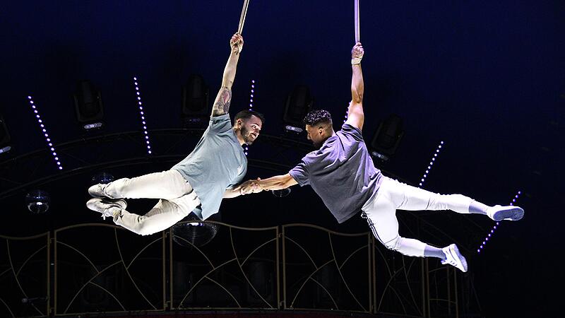 Blick hinter die Kulissen beim Zirkus Charles KnieBlick hinter die Kulissen beim Zirkus Charles Knie Blick hinter die Kulissen beim Zirkus Charles Knie