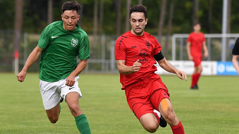 Beim TSV Neukenroth gilt es besonders auf Lucas Bauer ((links) aufzupassen. Der 21-Jährige hat bereits acht Tore erzielt und zehn vorbereitet.