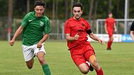 Beim TSV Neukenroth gilt es besonders auf Lucas Bauer ((links) aufzupassen. Der 21-Jährige hat bereits acht Tore erzielt und zehn vorbereitet.