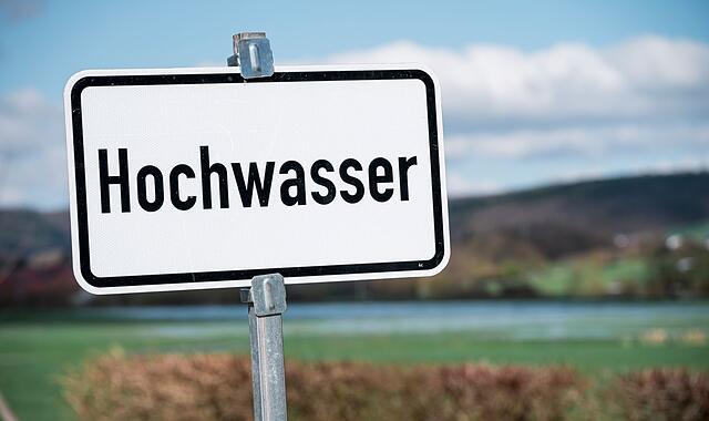 HochwasserWasser Speicher Der Boden nimmt als Wasserspeicher eine immer größere Rolle ein. (Symbolbild)
