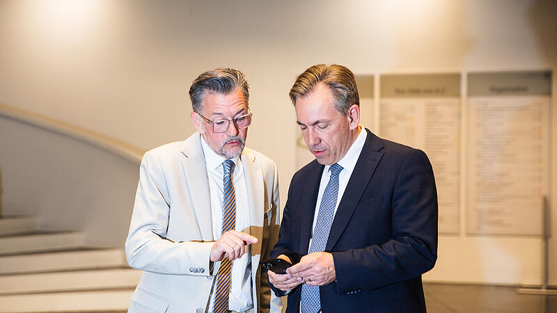 Das Rennen ums Landratsamt geht in die n&auml;chste Runde: Am 22. M&auml;rz wird es zwischen dem amtierenden Landrat Alexander Tritthart (CSU) und dem derzeitigen B&uuml;rgermeister Adelsdorf Karsten Fischkal (Freie W&auml;hler) eine Stichwahl geben.