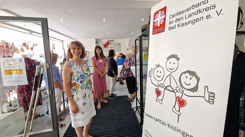 Theresia Schodorf-Friedrich freut sich &uuml;ber die Er&ouml;ffnung des neuen Caritasladens &bdquo;Cari-moda&ldquo; in Bad Kissingen. Sie ist die treibende Kraft hinter dem Neustart des Caritasladens.