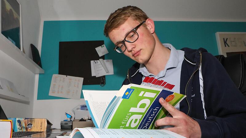Ben Schanda aus Forchheim lernt für das Deutsch-Abi.Forchheim & Fränkische Schweiz Ben Schanda aus Forchheim lernt für das Deutsch-Abi.Forchheim & Fränkische Schweiz