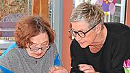 Die Tagesstätte für Erwachsene von Regens Wagner wird 30 Jahre alt. Unter der Leitung von Malerin Elfriede Dauer (rechts) entstanden 30 Bilder zum Jubiläum. Sie sind am 18. Juli ab 14 Uhr bei einer Vernissage bei Regens Wagner zu sehen. Das Foto z... Die Tagesstätte für Erwachsene von Regens Wagner wird 30 Jahre alt. Unter der Leitung von Malerin Elfriede Dauer (rechts) entstanden 30 Bilder zum Jubiläum. Sie sind am 18. Juli ab 14 Uhr bei einer Vernissage bei Regens Wagner zu sehen. Das Foto z...