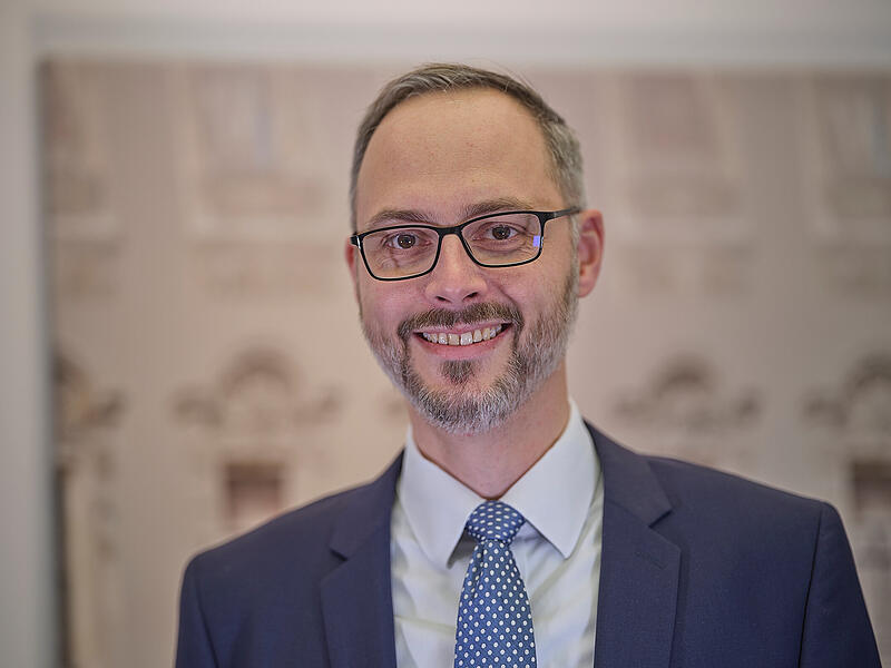 Dr. Wolfgang Hacker