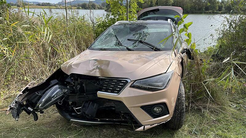 Wie kam der Seat in die Kiesw&auml;sch und vor allem warum? Das muss die Kripo Bayreuth nun kl&auml;ren. Foto: News5/Fricke