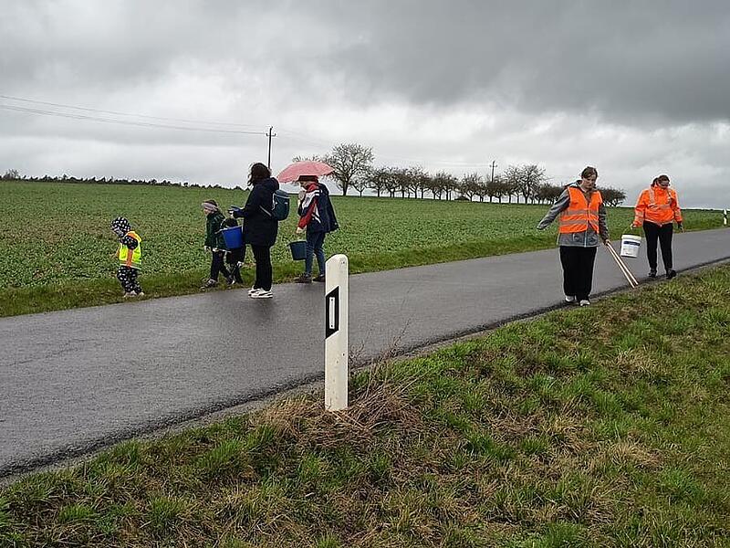 Ramadama Aufräumaktion am 14. März in MünnerstadtRamadama Aufräumaktion am 14. März in Münnerstadt Eine Gruppe lief von der Fridritter Kreuzung bis zum 70er-Schild Brünn und zurück.