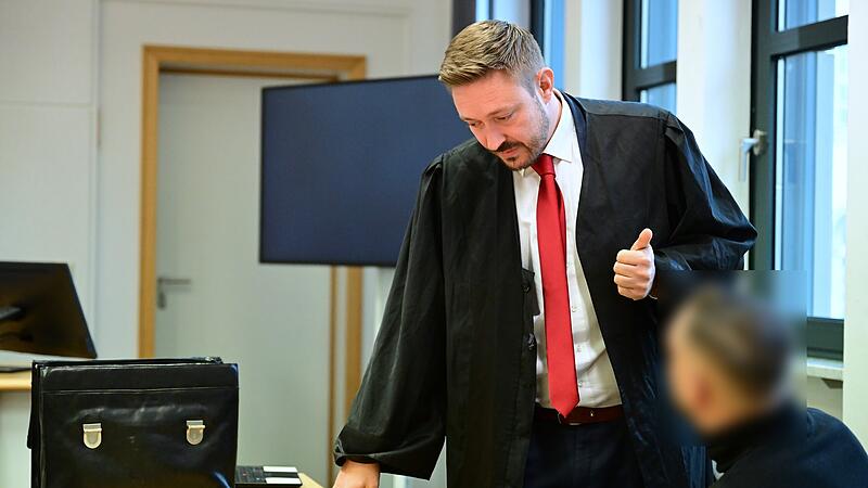 Rechtsanwalt Maximilian Glabasnia aus Bamberg und der Angeklagte