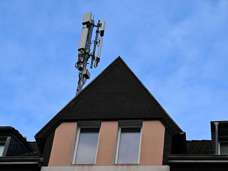 Mobilfunk-Mast auf Wohnhaus