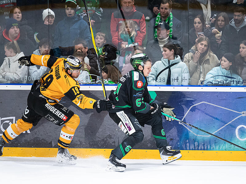 Samuel Eriksson (rechts) entschied Spiel 2 mit individueller Klasse. Beim letzten Schritt gegen Julian Straubs F&uuml;ssener nahm H&ouml;chstadts Schwede eine andere, nicht minder wichtige Rolle ein.