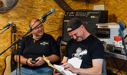 Hatten sichtlich Spa&szlig; bei der Bandprobe von "Rh&ouml;ner Bluat": Daniel Rossmann und Frank Schmitt.