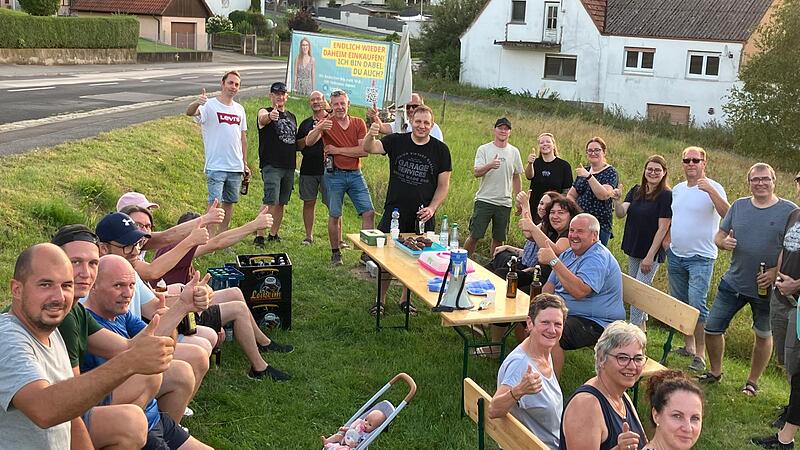 Groß ist die Freude der Ehrenamtlichen, als bekannt wurde, dass die nötigen Anteile für einen Tante Enso Laden im Premich gezeichnet wurden. Groß ist die Freude der Ehrenamtlichen, als bekannt wurde, dass die nötigen Anteile für einen Tante Enso Laden im Premich gezeichnet wurden.
