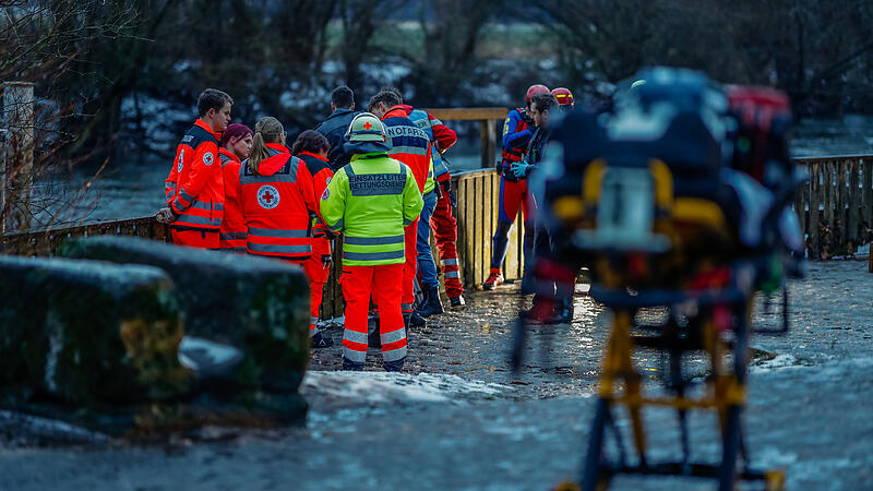 Retter bergen toten Mann aus der Regnitz