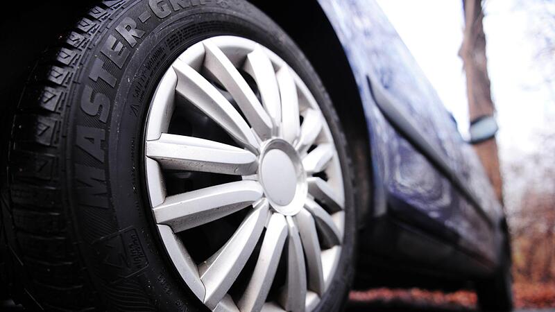 Unbekannte haben Ende August in Reiterswiesen Reifen an insgesamt 19 Autos zerstochen. Der Schaden reicht an die 10.000 Euro heran. (Symbolbild)