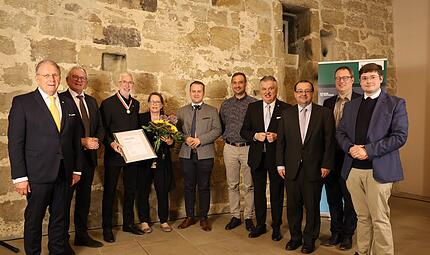 Michael Genniges erh&auml;lt oberfr&auml;nkische Bezirksmedaille in Silber