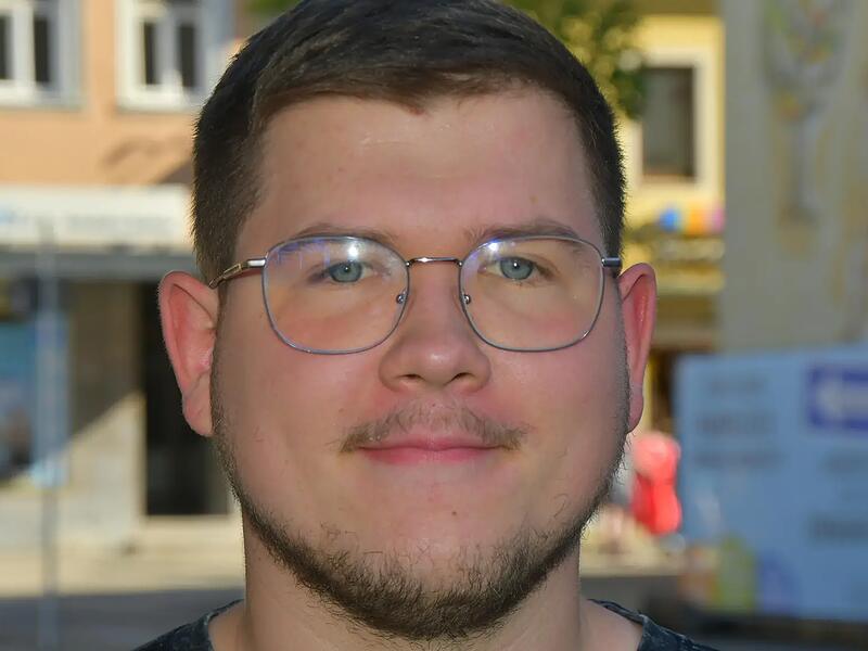 Die Eisbahn ist nicht das "Gelbe vom Ei", meint Dominik Weber.