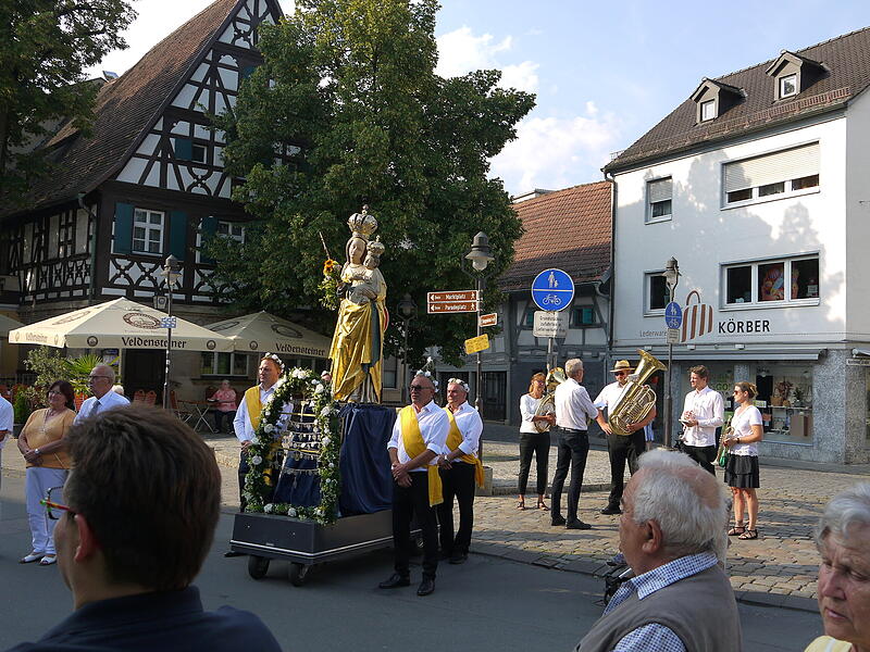 Am Freitag ist die traditionelle Prozession zu Mari&auml; Himmelfahrt durch Forchheim gezogen.