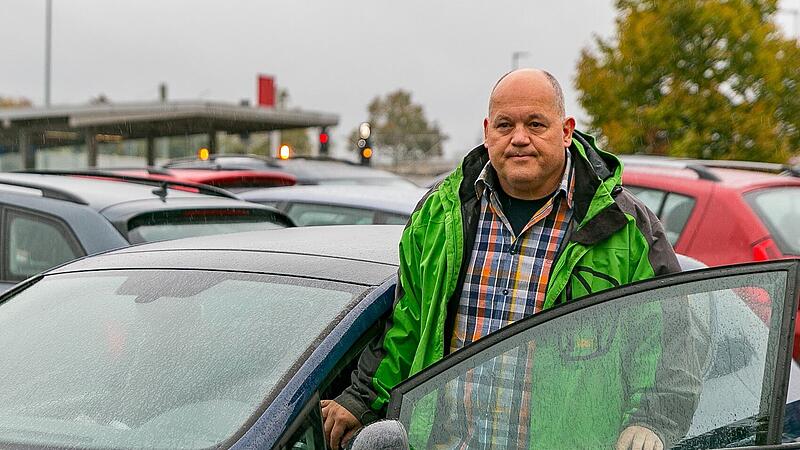 Holger K&ouml;ferlein ist sauer, weil er auf dem Pendlerparkplatz am Stahl hinter dem Forchheimer Bahnhof kaum eine freie Stelle findet. Damit ist er nicht alleine, das Problem ist schon l&auml;nger bekannt. Nur: Gibt es eine L&ouml;sung?