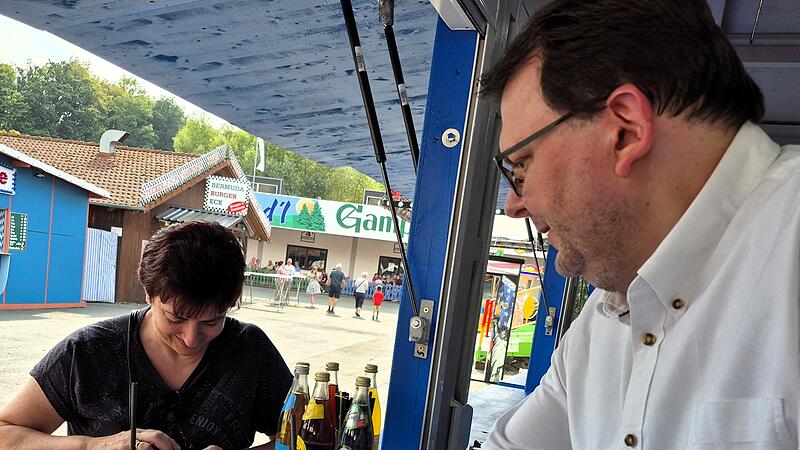 Bernd Liebhardt als "Aushilfe" in Karlis Bar