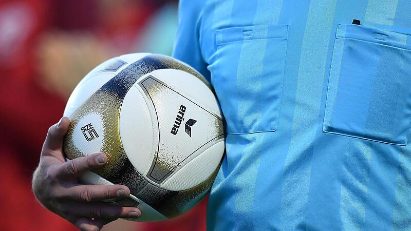 Nach &ouml;ffentlichen Anschuldigungen: Im Spielkreis Bamberg gibt es wieder einen Schiedsrichter weniger.