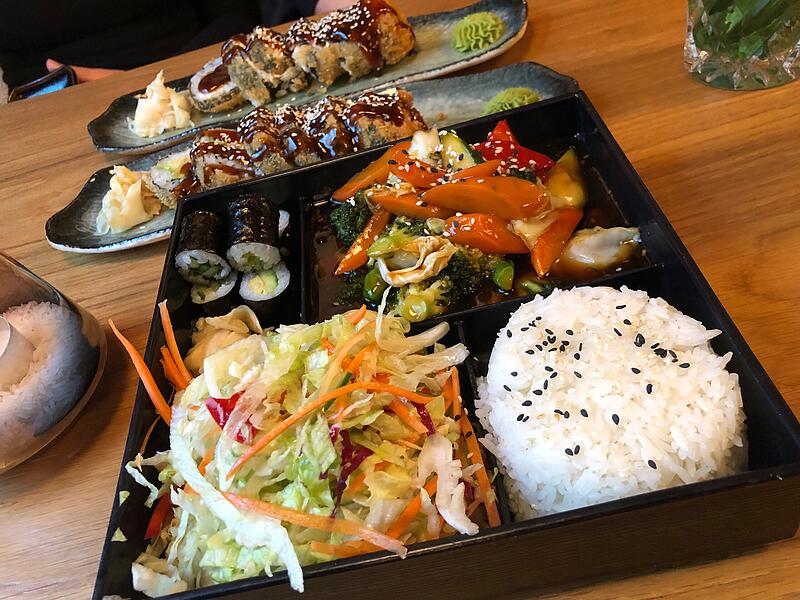 Vegane Bento Box & Vegetarische Chrunchyrolls Vegane Bento Box & Vegetarische Chrunchyrolls